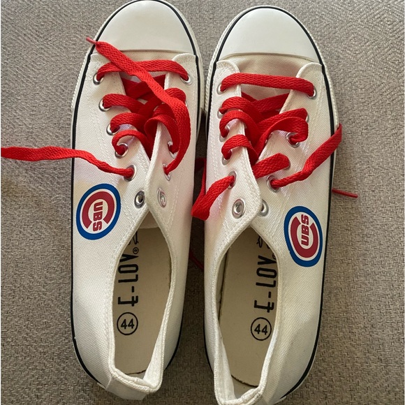 Gym shoes - Picture 1 of 3